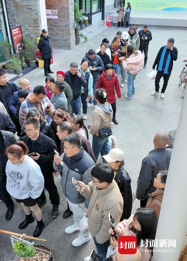 成都温江“鸡肉大赛”爆火10余家凉拌鸡商家抢擂台 周边商户：嘴都吃“烂”了(图3)