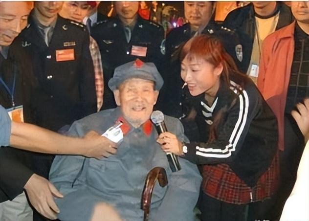 最长寿老红军！63岁当新郎65岁生2娃活到116岁晚年透露秘诀(图3)